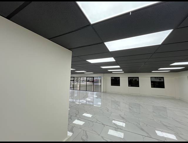 267M² OFFICE TO LET IN MEADOWDALE